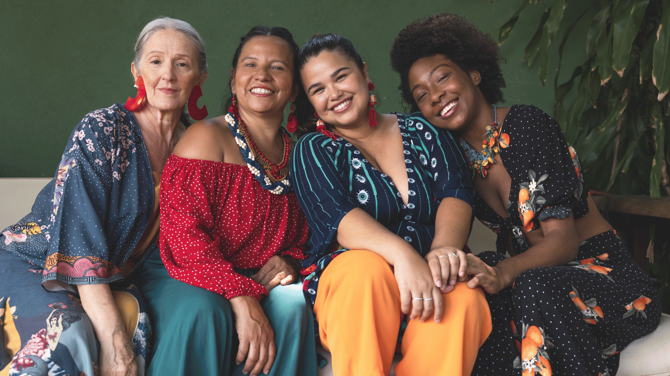 25 group photo of women